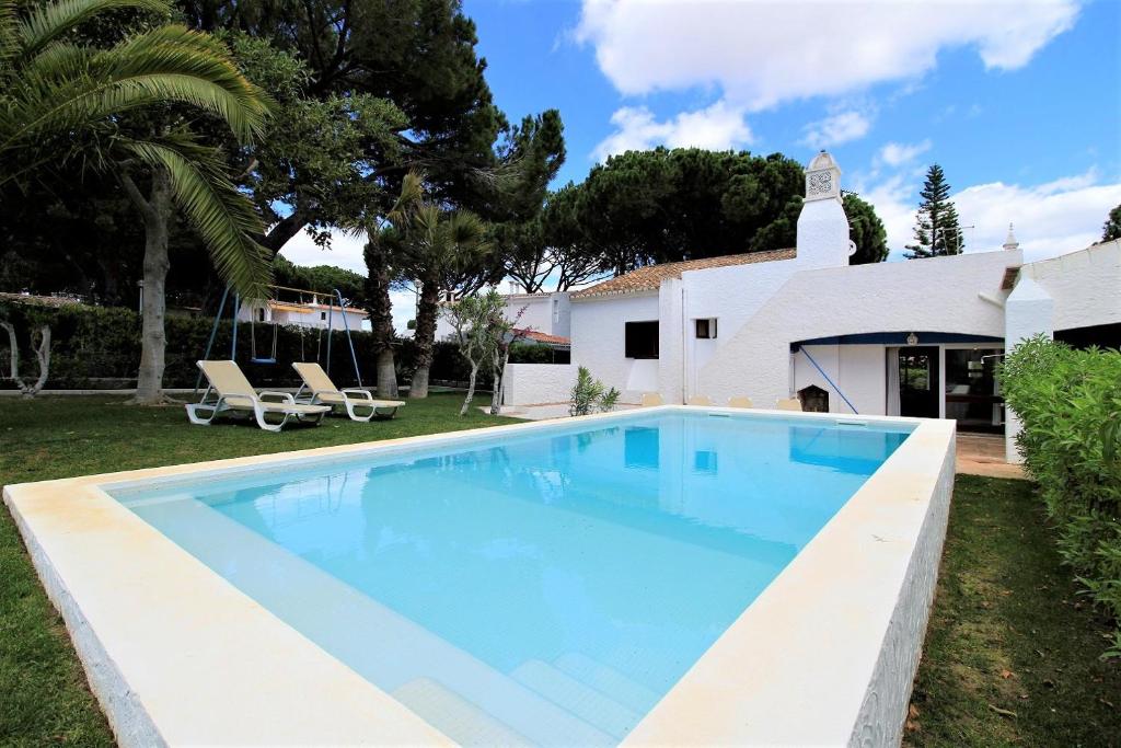 Albufeira Traditional Villa With Pool by Homing Aldeia das Açoteias, Estrada da Exposição Canina, 24, 8200-001 Albufeira