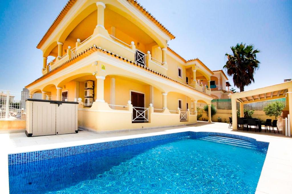 Villa Villa Alice - Free Wifi & Air co & Swimming pool - by bedzy Rua Cândido Guerreiro, 8200-184 Albufeira