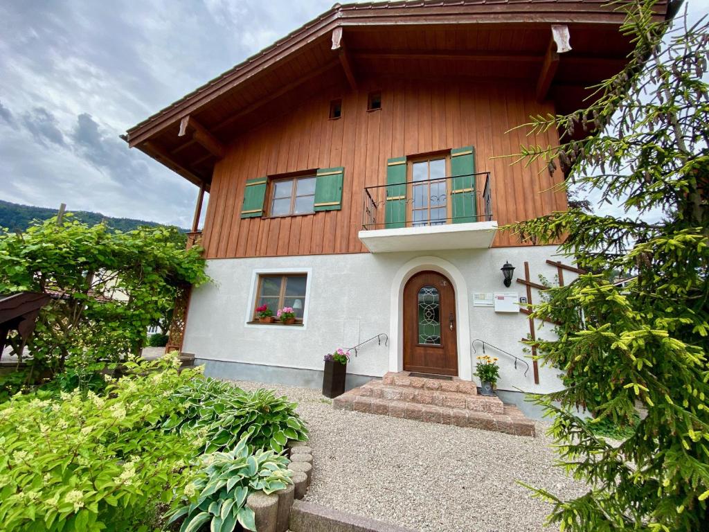 Villa Villa Alpenoase 2 Hochwaldstraße, 83471 Schönau am Königssee