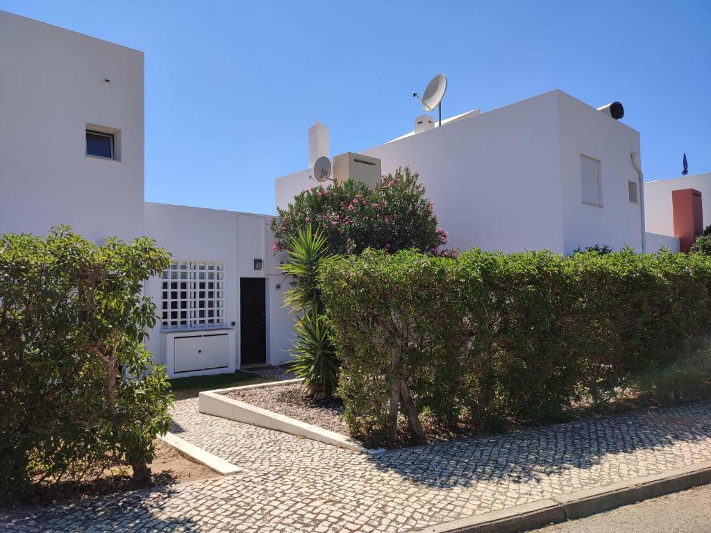 Villa Villa Alporchinhos Urbanização Quinta dos Crastros, 38, 8400-454 Porches