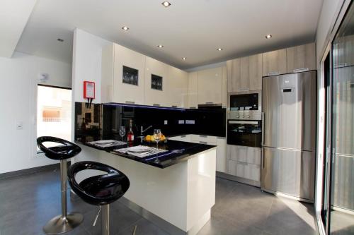 Alto da Colina - Vila Moderna e Espaçosa - Top Localização