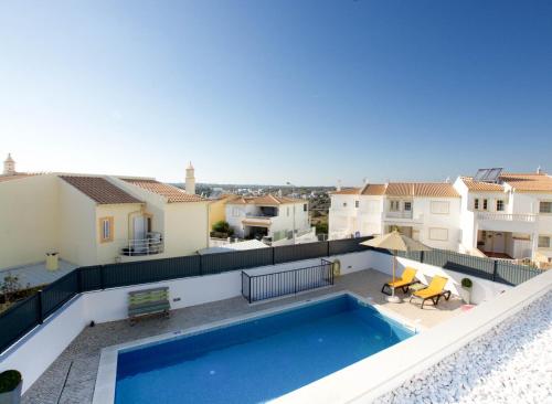 Alto da Colina - Vila Moderna e Espaçosa - Top Localização