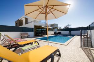 Alto da Colina - Vila Moderna e Espaçosa - Top Localização