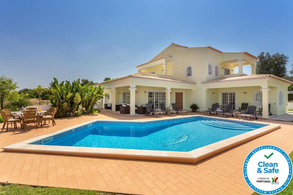 Villa Villa Amarela Urbanização Santo António - Pedregais, Lote 30, Montes de Alvor, 8500-001 Alvor