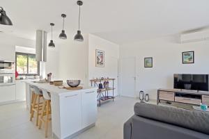 Amazing villa with swimming pool near the sea and Pinarellu - Welkeys