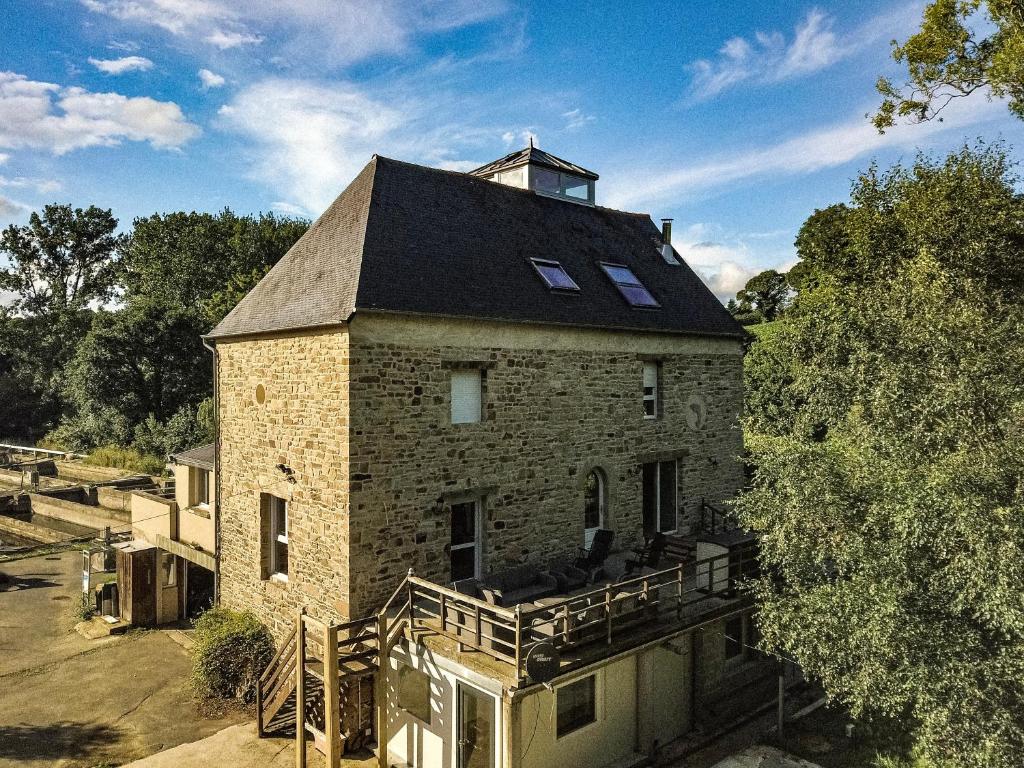 Ancien Moulin rénové à neuf pour 20 personnes sur les rives du Trieux 2-3 Route de Corlay, 22720 Plésidy