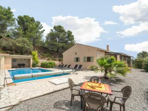 Villa Appealing Villa in C bazan with Private Swimming Pool  34360 Cébazan Languedoc-Roussillon