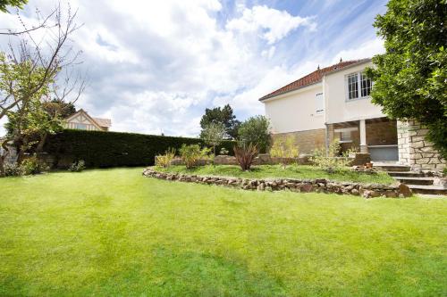 Villa arborée en front de mer Cabourg france