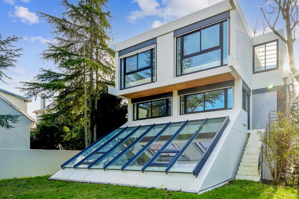 Architect villa along the Marne near Paris - Welkeys 17 quai de l'Artois, 94170 Le Perreux-Sur-Marne