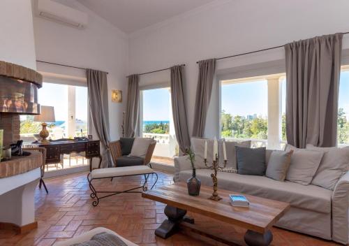 Villa Villa Atlantic Blue Luxury with Ocean views Vale da Areia, Lote 1, 8400-275 Ferragudo