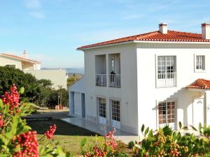 Villa Attractive villa in Caldas da Rainha with a terrace and bbq  2500-717 Caldas da Rainha Région Centre