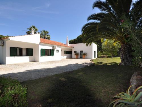Attractive villa in Vilamoura with private terrace