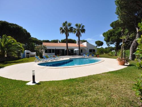 Attractive villa in Vilamoura with private terrace