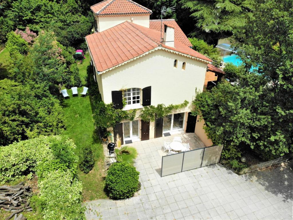 Attractive villa in Vilamoura with private terrace 8125-307 Vilamoura