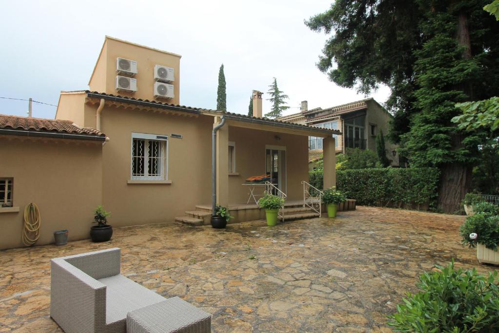 Villa Au bord de la Sorgue Residence de la Pyramide 3 84800 LʼIsle-sur-la-Sorgue