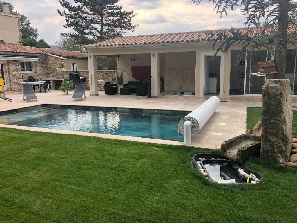 Villa Au milieu des Piboules de Provence. 8 Les Piboules 84800 LʼIsle-sur-la-Sorgue