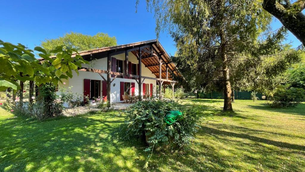 Villa Villa au milieu des pins / bord du lac 357 Chemin d'En Chon, 40600 Biscarrosse