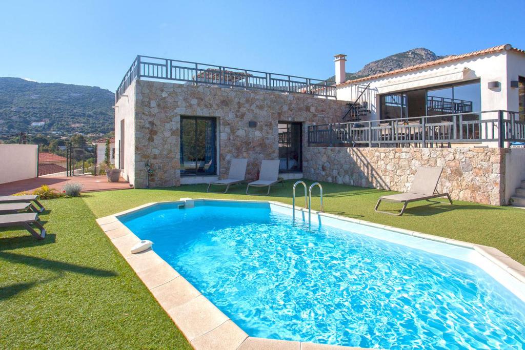 Villa Villa avec piscine chauffée et vue mer proche centre et plage de Calvi Chemin de Saint-Antoine, 20260 Calvi