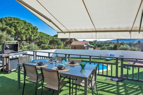 Villa avec piscine chauffée et vue mer proche centre et plage de Calvi Calvi france