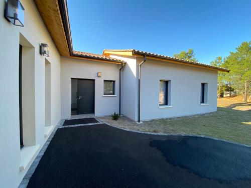 Villa avec piscine chauffée idéalement située Mimizan france