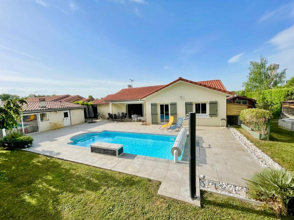 Villa Villa avec Piscine dans les Dombes 42 Impasse Montmorency, 01330 Ambérieux-en-Dombes