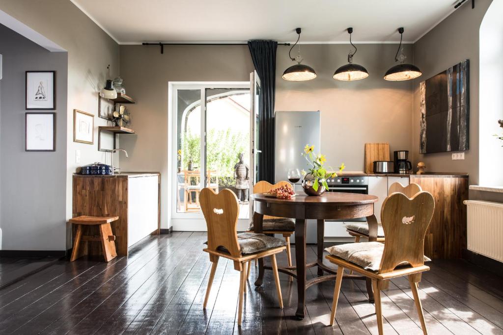 Appartements Villa B - Neuer Geist in alten Mauern: luxuriös Wohnen in der Residenzstadt Gotha 40 Schlichtenstraße, 99867 Gotha