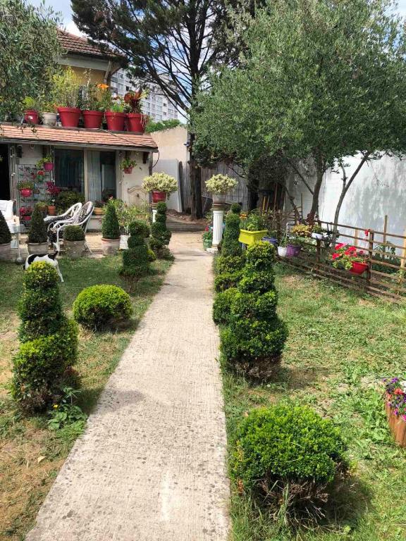Villa Villa Baroque 32 Rue Maurice Bokanowski, 93380 Pierrefitte-sur-Seine