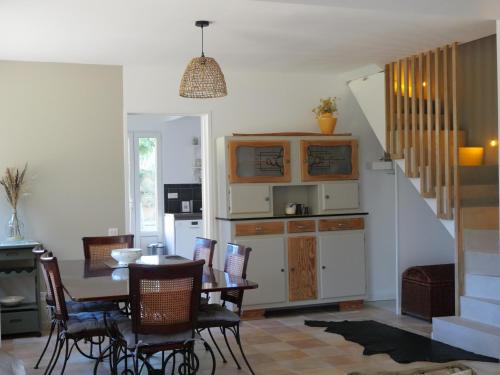 Bâtisse en pierre XVII siècle 115 M² avec terrasse