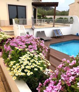 Beach House w/ Pool Kid Friendly