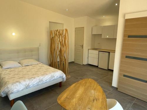 Beau studio en duo au coeur du Luberon