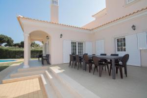 Beautiful 8-Bed Golf Villa in Vilamoura Algarve