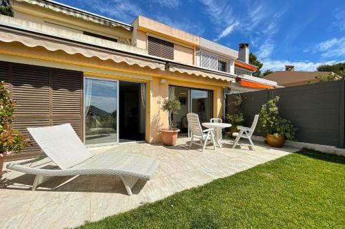 Beautiful House in residence on Mandelieu with swimming pool access