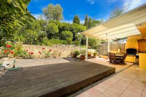 Beautiful House in residence on Mandelieu with swimming pool access
