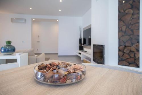 Beautiful new home nestled in the heart of Galé