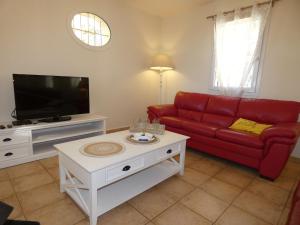 Beautiful Villa in Saint Paul Trois Chateaux with Pool