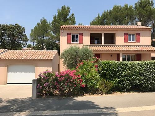 Beautiful Villa in Saumane de Vaucluse with Garden