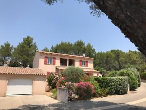 Beautiful Villa in Saumane de Vaucluse with Garden