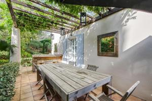 Beautiful villa with garden in a domain with pools in Grimaud - Welkeys