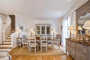 Beautiful villa with garden in a domain with pools in Grimaud - Welkeys