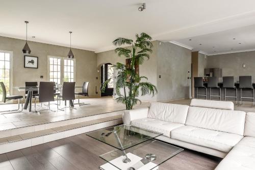 Beautiful Villa with Pool 15 min from Disneyland Paris