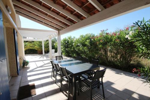 Belle villa 3 chambres grande terrasse vue réserve naturelle dans résidence sécurisée avec piscine commune 800m de la mer Un vrai Havre de Paix LRCS107