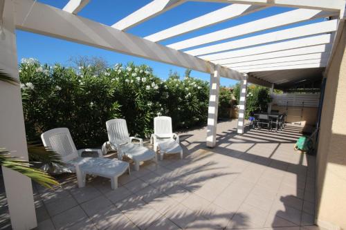 Belle villa 3 chambres grande terrasse vue réserve naturelle dans résidence sécurisée avec piscine commune 800m de la mer Un vrai Havre de Paix LRCS107
