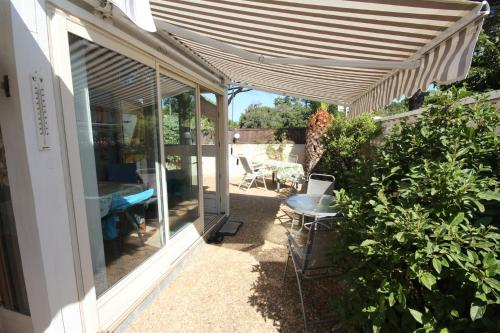 Belle villa 4 couchages a 400 m de la plage 2 chambres terrasse d angle parking dans résidence sécurisée avec piscine commune LROND39