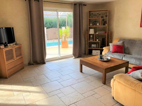 Belle villa arlésienne avec piscine, terrasse, jardin, garage