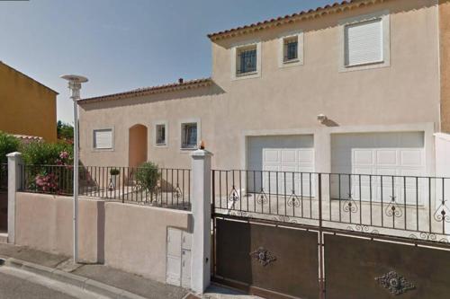 Belle villa arlésienne avec piscine, terrasse, jardin, garage
