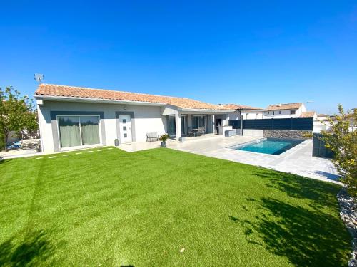 Belle villa avec piscine et vue
