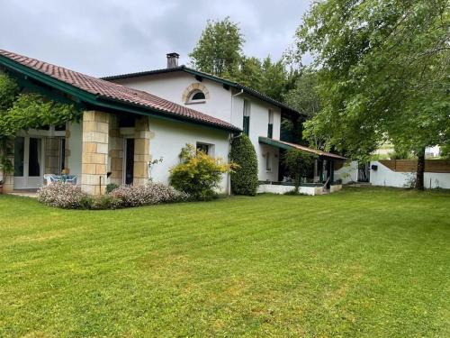 Belle Villa basque avec piscine et jardin de 3000m2