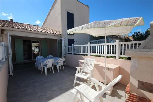 Belle villa climatisée 4-5 couchages 2 terrasses piscine commune parking dans résidence sécurisée 200m de la mer LRMA45