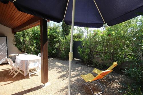 Belle villa climatisée 5 couchages belle terrasse ombragée parking dans résidence sécurisée piscine commune à 400m de la mer LRJP23