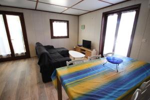 Belle villa de Vacances en angle climatisée, domaine TAMARIS, 4 chambres 7-9 couchages, Wifi, accès aux piscines payant, 900m de la mer LRTAMQ10